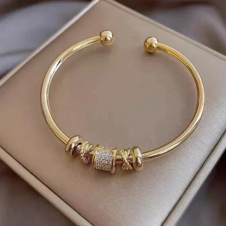Luna | Pulsera ajustable elegante con charms dorados sofisticados