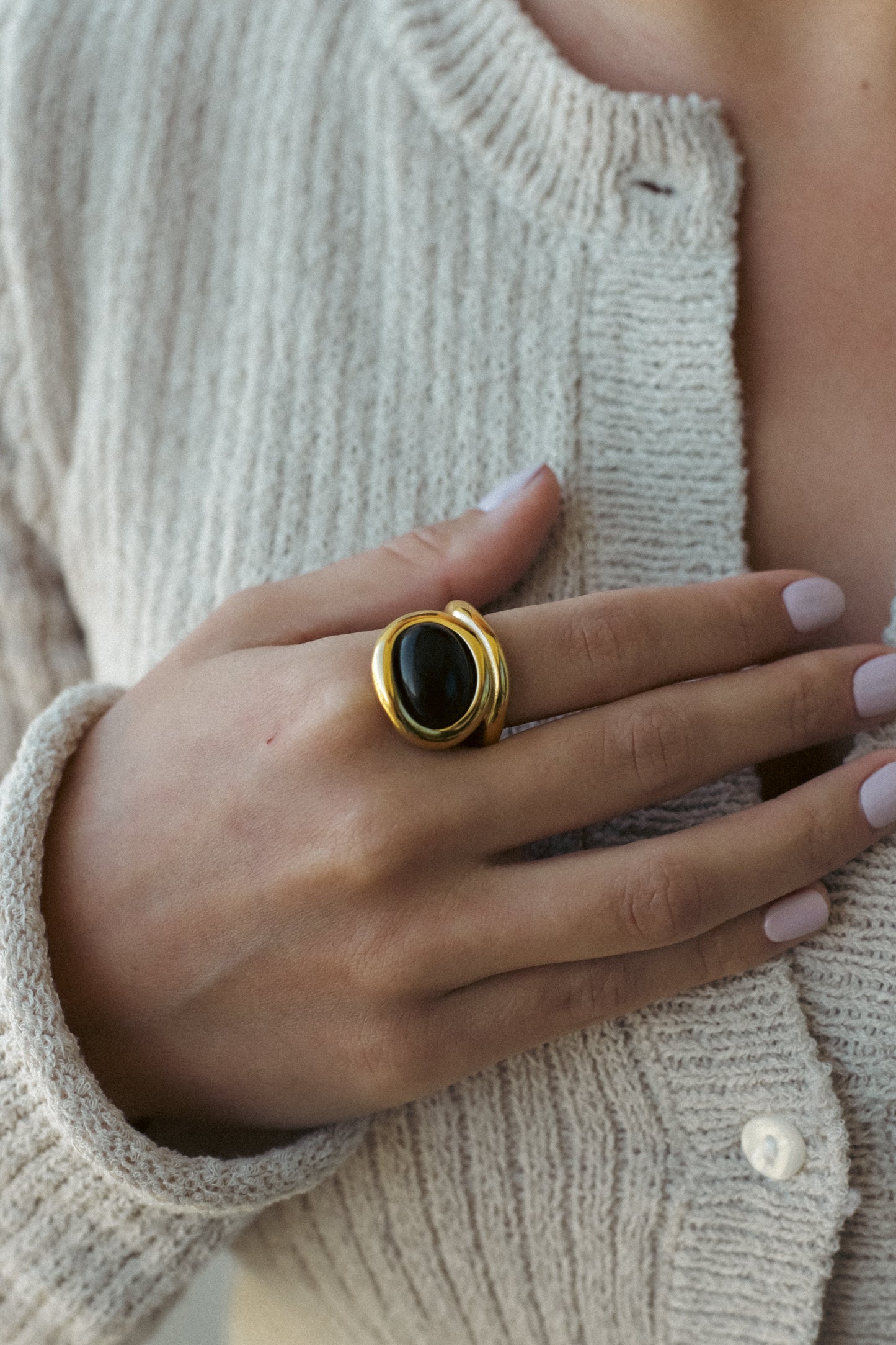 STATEMENT COCKTAIL RING BLACK