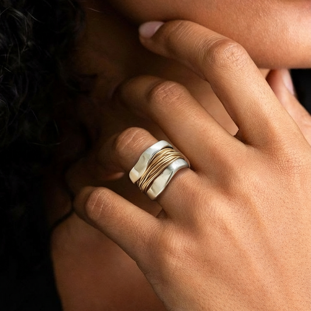 Intrecciato – Anillo de plata con hilo de oro