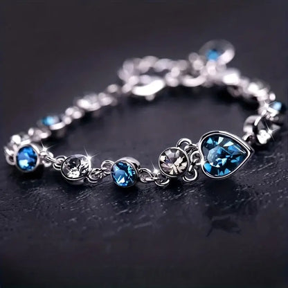 Pulsera de Cadena Plateada con Corazón de Zafiro