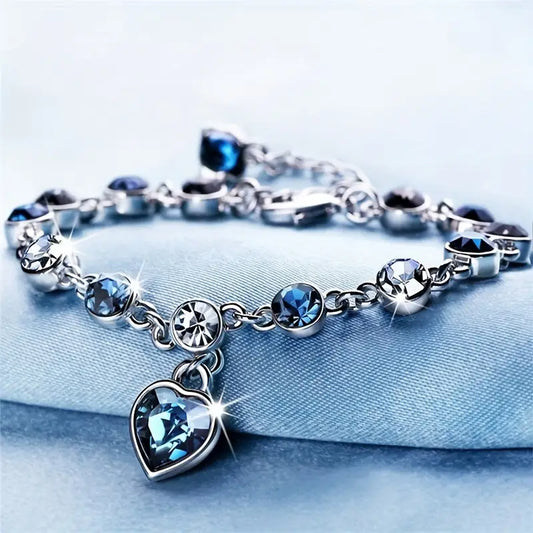 Pulsera de Cadena Plateada con Corazón de Zafiro