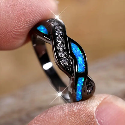 Anillo Plateado con Incrustación Trenzada