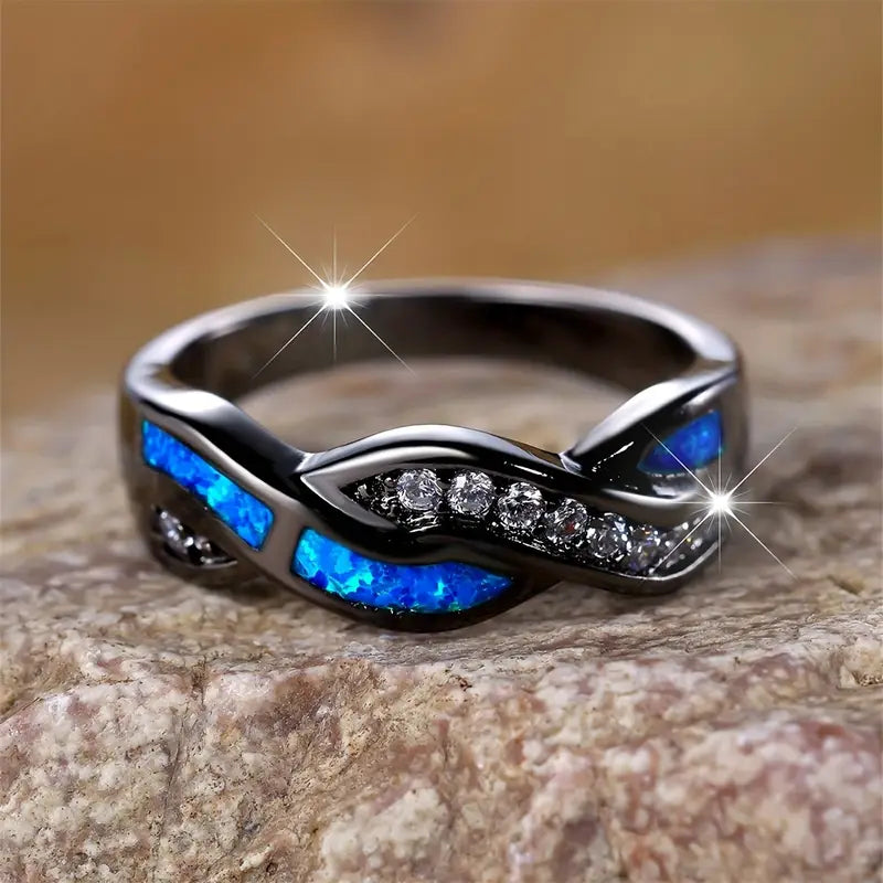Anillo Plateado con Incrustación Trenzada