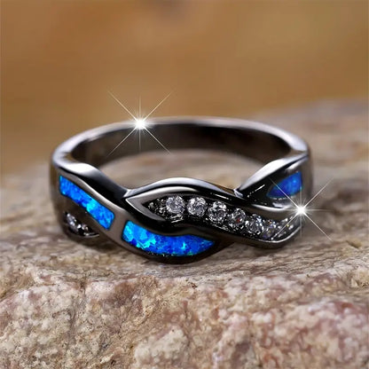 Anillo Plateado con Incrustación Trenzada