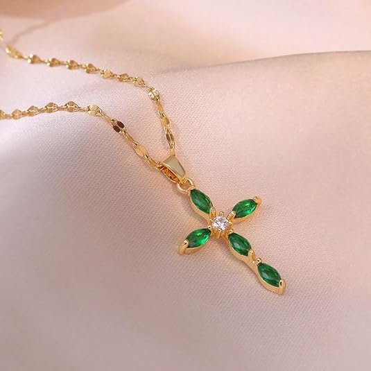 Collar Dorado con Cruz Marquesa de Esmeralda