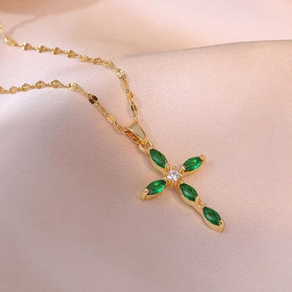 Collar Dorado con Cruz Marquesa de Esmeralda