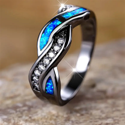 Anillo Plateado con Incrustación Trenzada
