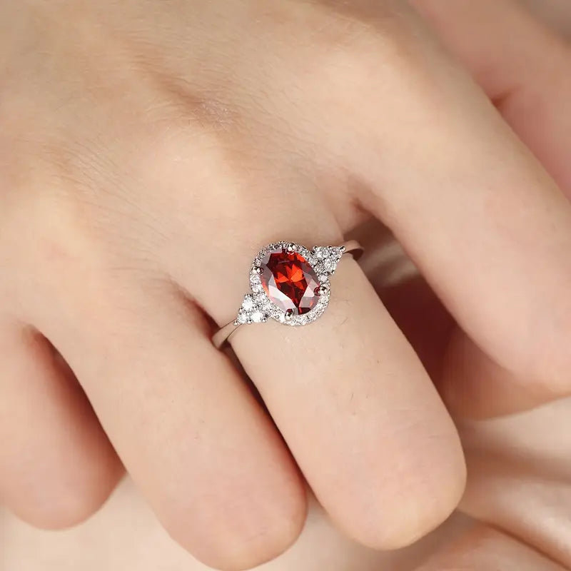 Anillo Halo Plateado con Rubí