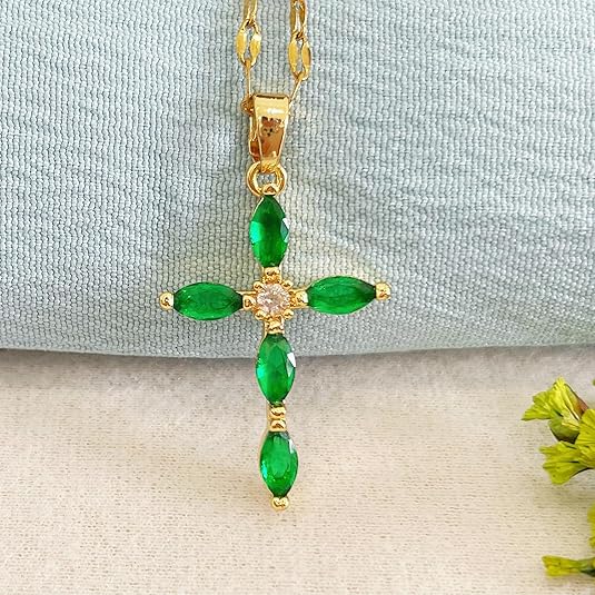Collar Dorado con Cruz Marquesa de Esmeralda