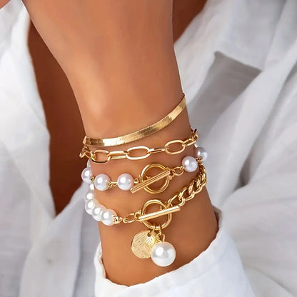 Set de pulseras elegantes de oro (4 piezas) – serpiente, perlas y eslabones.