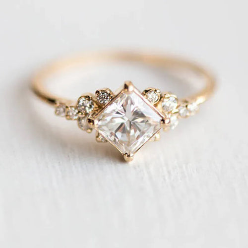 Anillo Solitario Cuadrado Dorado