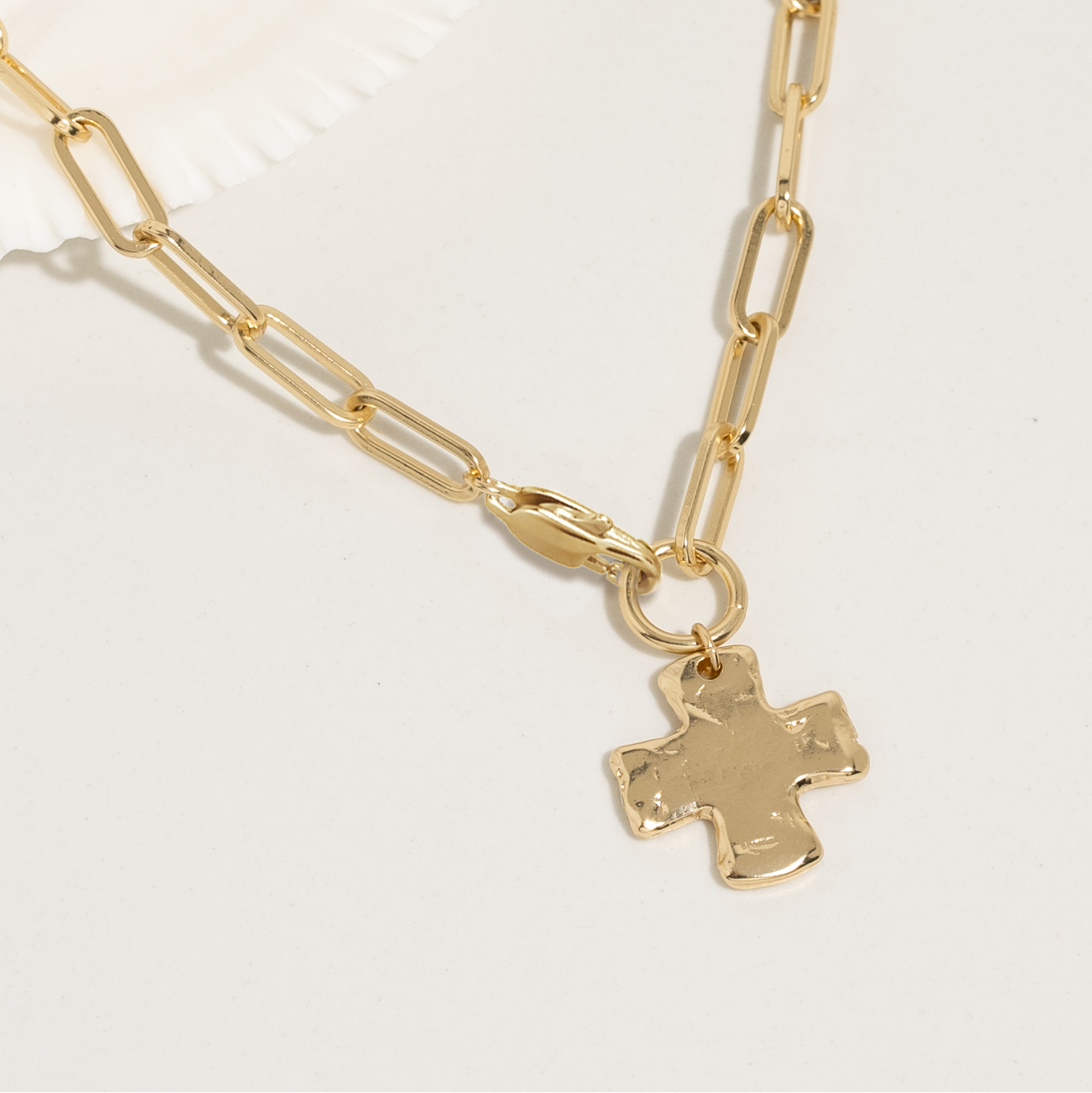 Collar Cruz Gruesa.