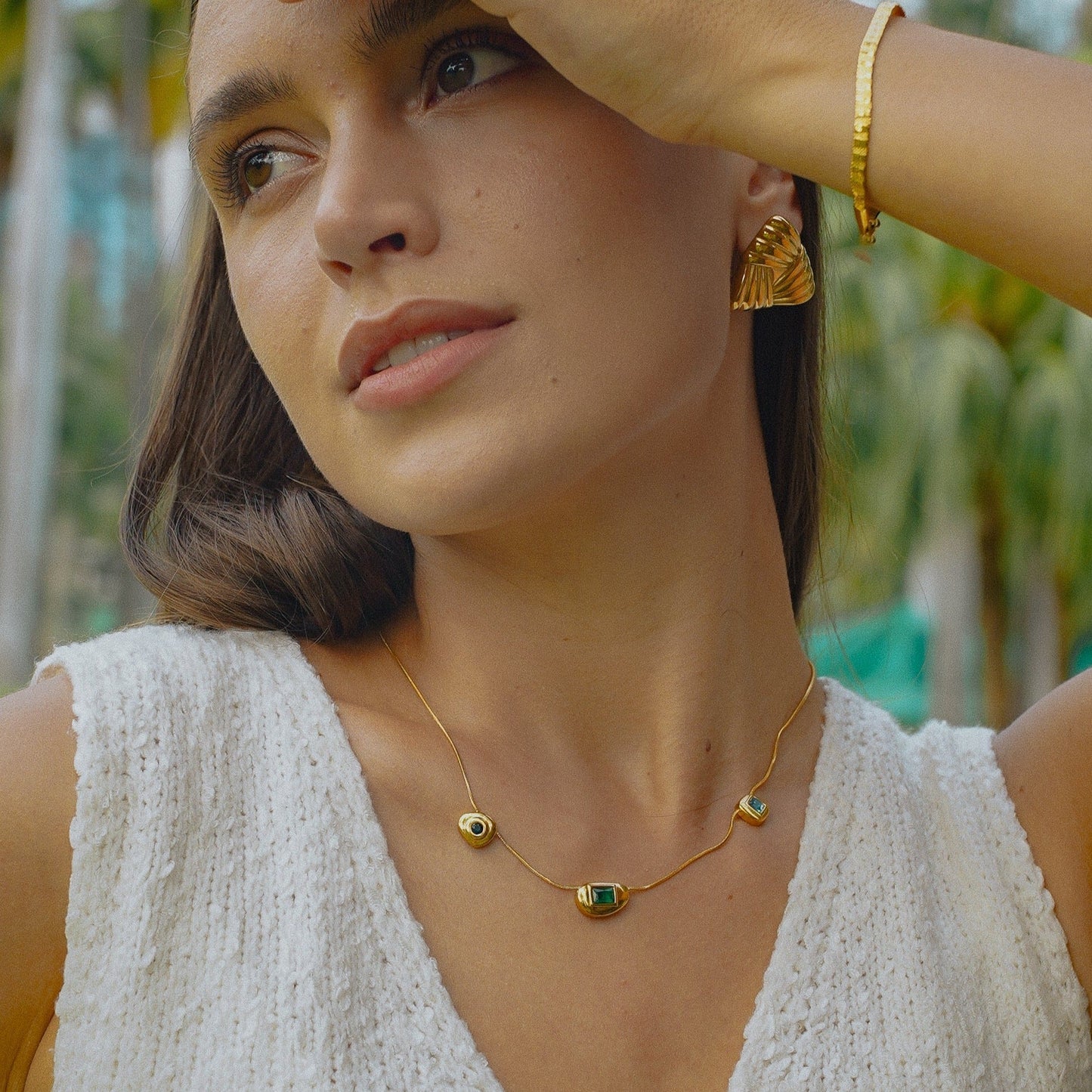 TRIA. Collar
