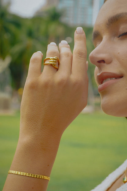 ETERNAL TWIST RING.