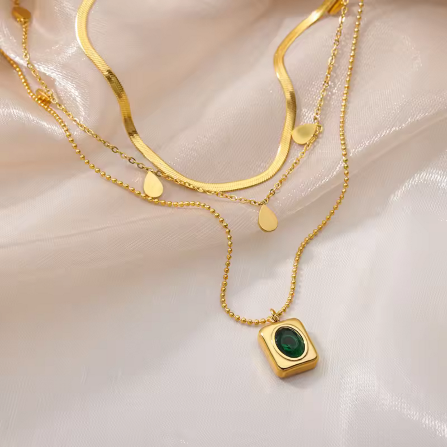 Collar Esmeralda Leona