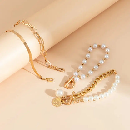 Set de pulseras elegantes de oro (4 piezas) – serpiente, perlas y eslabones.
