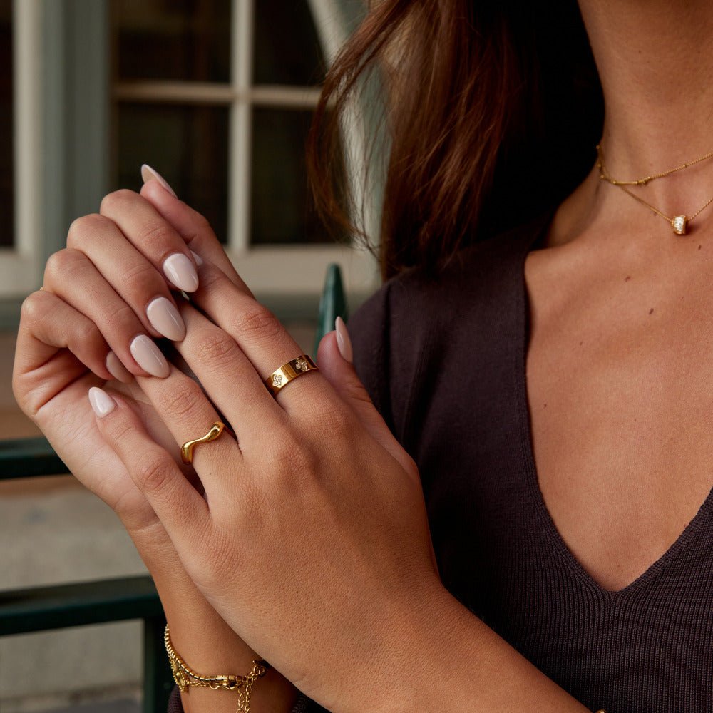Anillo trébol dorado con cristales
