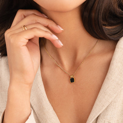 Collar Lucia con colgante negro